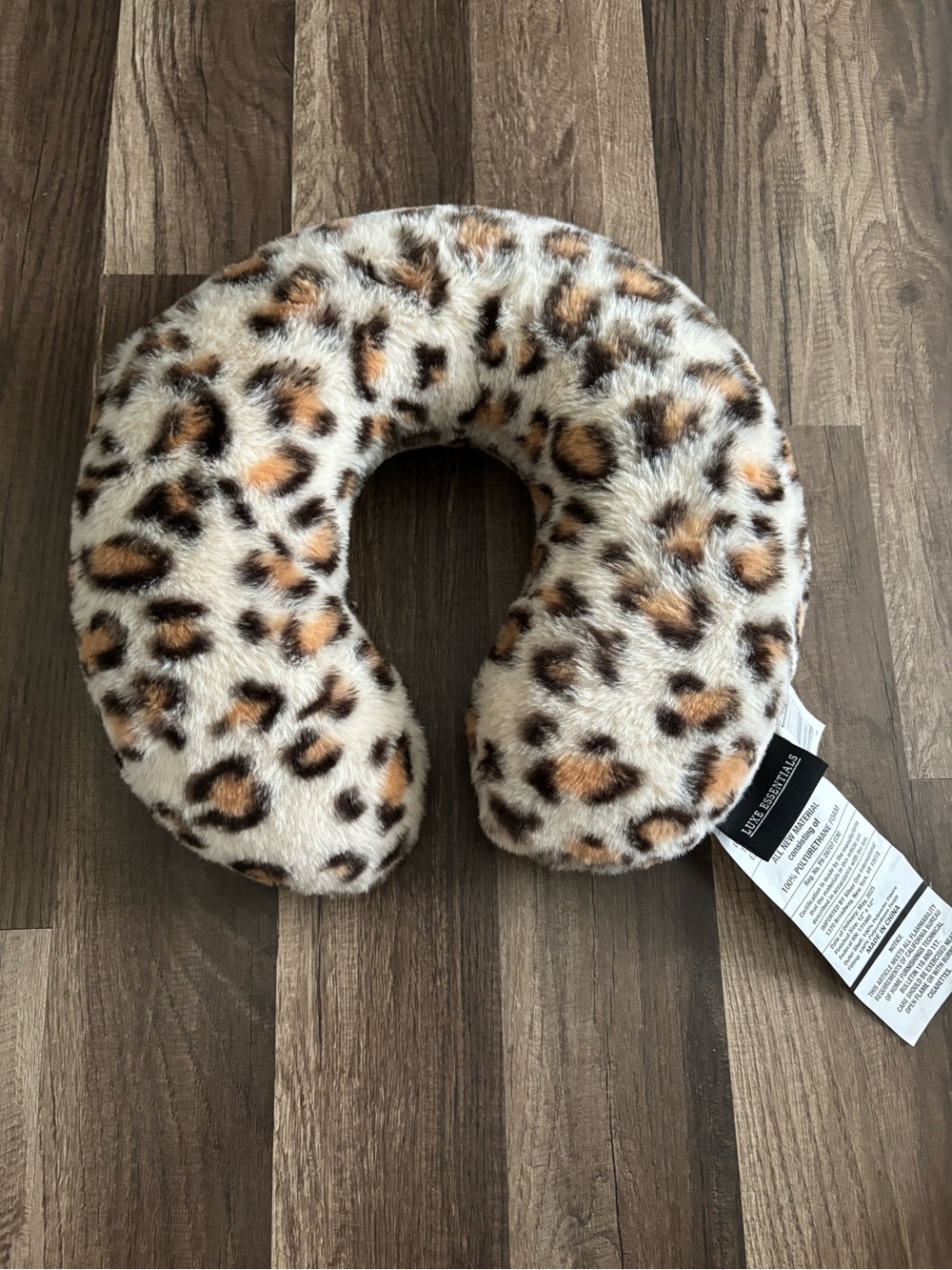 Luxe essentials Leopard print neck travel pillow